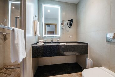 هتل Ramada By Wyndham Astana