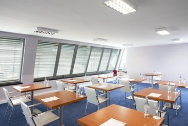 هتل Holiday Inn Express Lisbon Airport, An Ihg