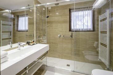 هتل Lajadira & Spa