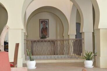 هتل Les Jardins De Toumana