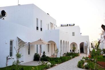 هتل Les Jardins De Toumana