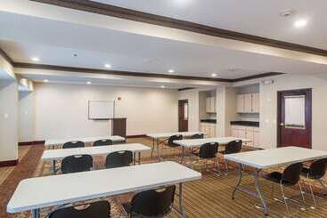 هتل Quality Inn & Suites West Chase