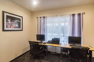 هتل Quality Inn & Suites West Chase