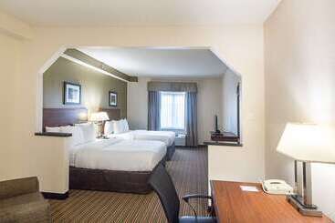 هتل Quality Inn & Suites West Chase