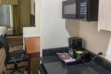 هتل Quality Inn & Suites West Chase