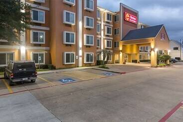هتل Quality Inn & Suites West Chase