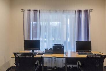 هتل Quality Inn & Suites West Chase