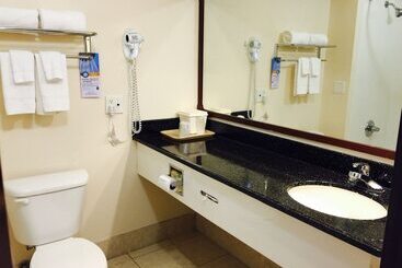 هتل Quality Inn & Suites West Chase