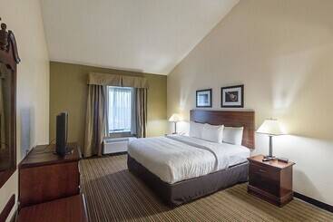 هتل Quality Inn & Suites West Chase