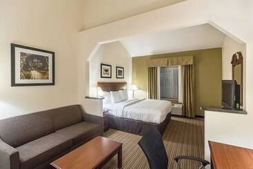 هتل Quality Inn & Suites West Chase