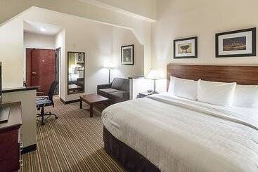 هتل Quality Inn & Suites West Chase