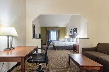 هتل Quality Inn & Suites West Chase