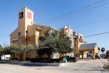 هتل Quality Inn & Suites West Chase