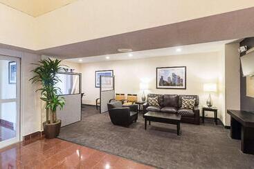 هتل Quality Inn & Suites West Chase