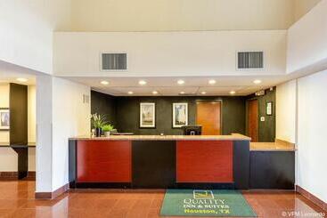 هتل Quality Inn & Suites West Chase