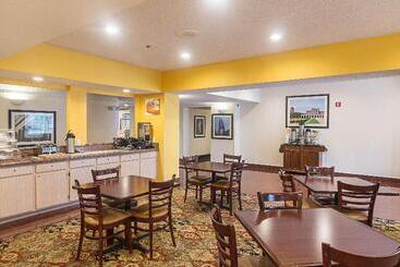 هتل Quality Inn & Suites West Chase