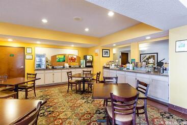 هتل Quality Inn & Suites West Chase