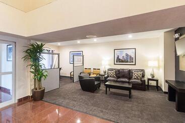 هتل Quality Inn & Suites West Chase