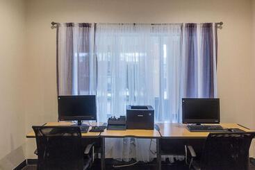 هتل Quality Inn & Suites West Chase