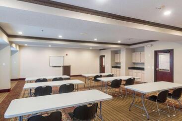 هتل Quality Inn & Suites West Chase