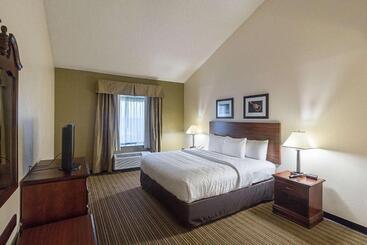 هتل Quality Inn & Suites West Chase