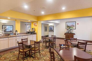 هتل Quality Inn & Suites West Chase