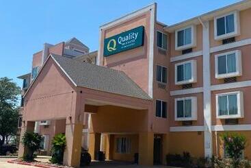 هتل Quality Inn & Suites West Chase