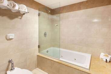 هتل Ramada Plaza By Wyndham Veracruz Boca Del Rio