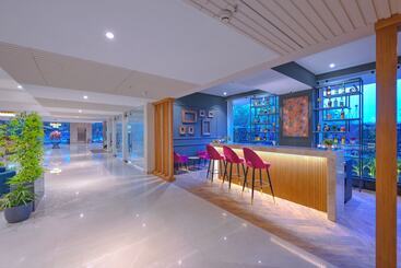 هتل Royale Sarovar Portico Agra