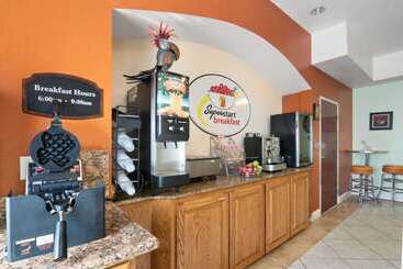 هتل Super 8 By Wyndham Austin/airport South