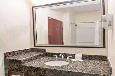 هتل Super 8 By Wyndham Austin/airport South