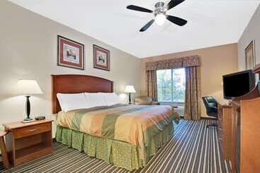 هتل Super 8 By Wyndham Austin/airport South