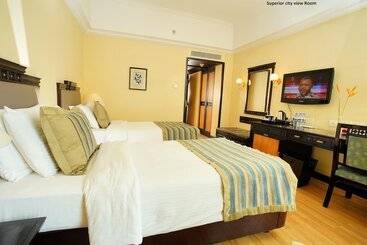 هتل Vivanta Ernakulam, Marine Drive