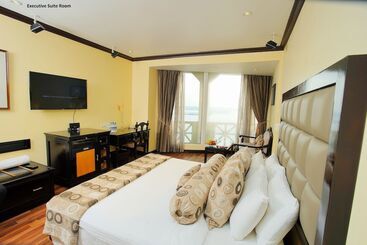 هتل Vivanta Ernakulam, Marine Drive