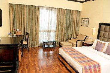 هتل Vivanta Ernakulam, Marine Drive