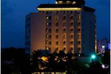هتل Vivanta Ernakulam, Marine Drive