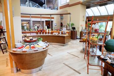 هتل Vivanta Ernakulam, Marine Drive