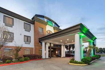 هتل Wingate By Wyndham Houston Bush Intercontinental Airport