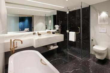 Novotel Mumbai Juhu Beach