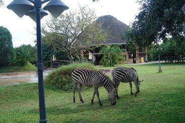 استراحتگاه Kaazmein Lodge