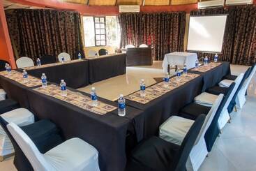 استراحتگاه Kaazmein Lodge