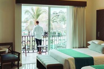 استراحتگاه Wyndham Alltra Playa Del Carmen Adults Only All Inclusive