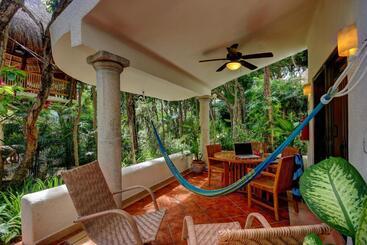 Riviera Maya Suites