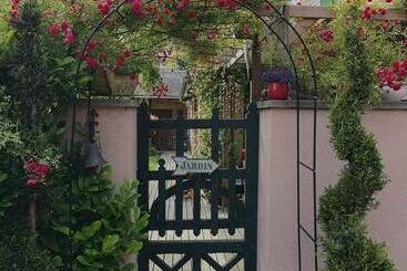 مبيت وإفطار La Cour Du Puits Chambre Victor