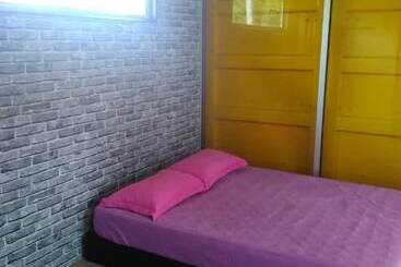 Lumut Cube Homestay Kontena