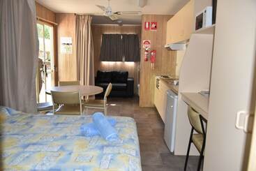 بيت ريفى Ball Park Caravan Park
