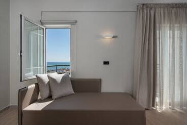 هتل Mare Blue & Suites