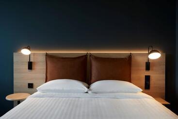 هتل Moxy Sophia Antipolis