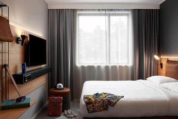 هتل Moxy Sophia Antipolis