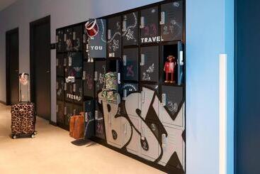 هتل Moxy Sophia Antipolis